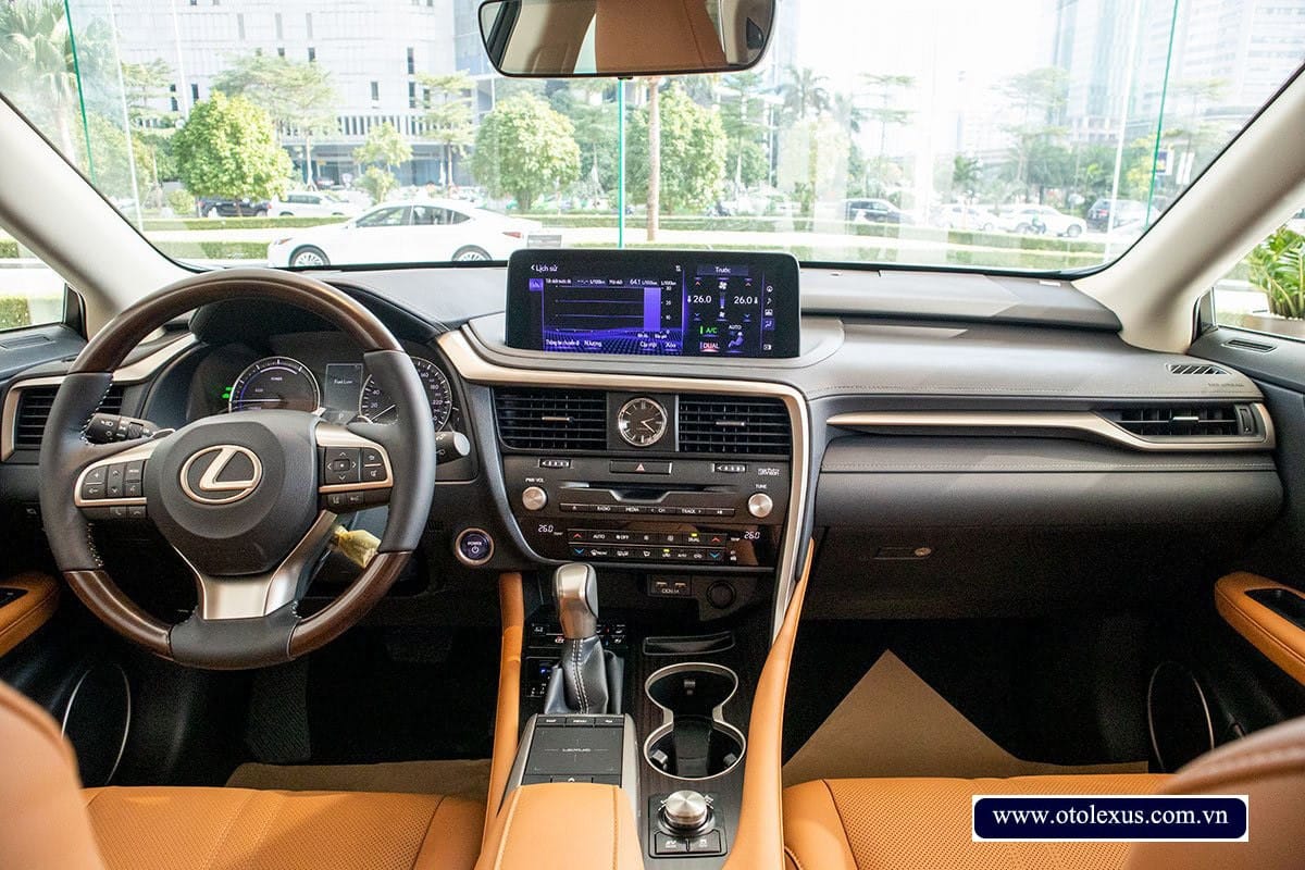 Không gian nội thất sang trọng với bảng taplo trung tâm của xe Lexus, nơi giá trị Lexus LX450 được cảm nhận.