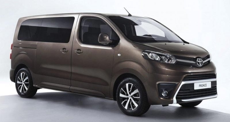 Không gian nội thất xe 9 chỗ Toyota Proace rộng rãi, tiện lợi