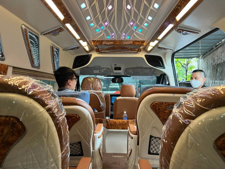 Không gian sạch sẽ và quy định hành lý trên xe Hoàng Đông Limousine tuyến Hải Phòng Thanh Hóa