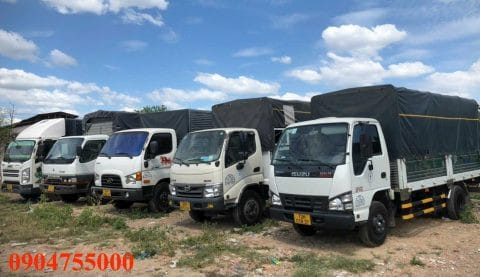 Khu vực kinh doanh xe tải cũ tại Dĩ An, Bình Dương