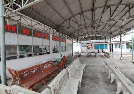 Khu vực phòng chờ tiện nghi với ghế ngồi thoải mái tại Bến xe Trà Vinh