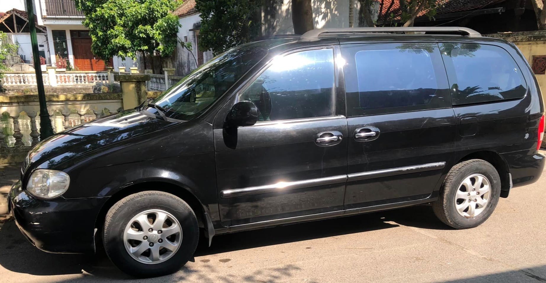 Kia Carnival 2009 máy dầu đã qua sử dụng với giá tốt