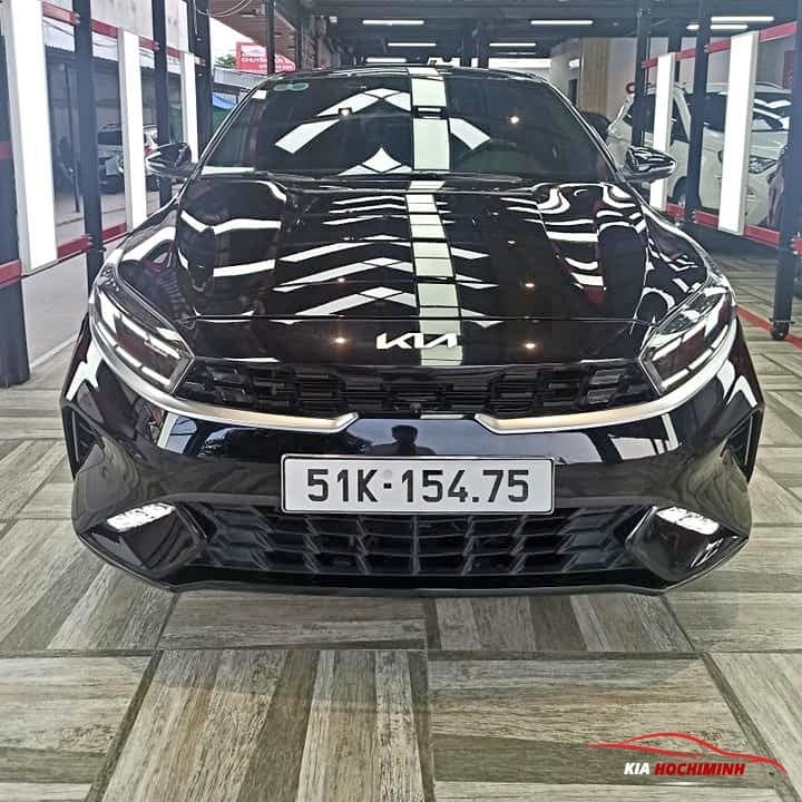 Kia K3 mới màu đen huyền bí mạnh mẽ