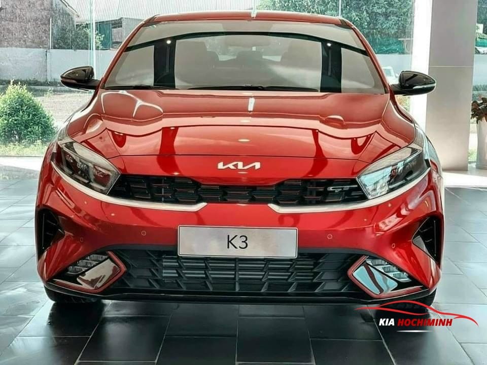 Kia K3 mới nổi bật với màu đỏ cá tính