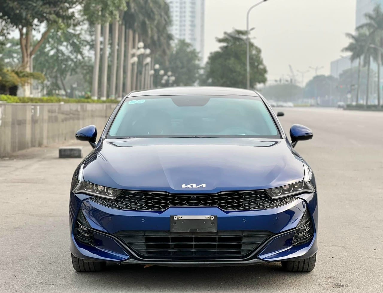 Kia K5 2025 màu xanh DU3 độc đáo, thu hút mọi ánh nhìn trên đường