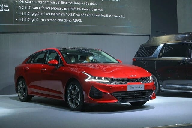 Kia K5 màu đỏ