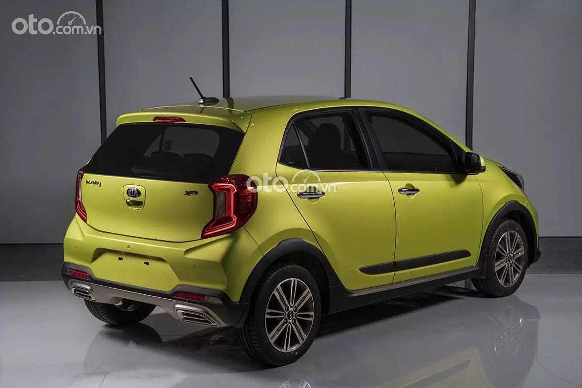 Kia Morning màu xanh năng động, góc nhìn từ phía trước