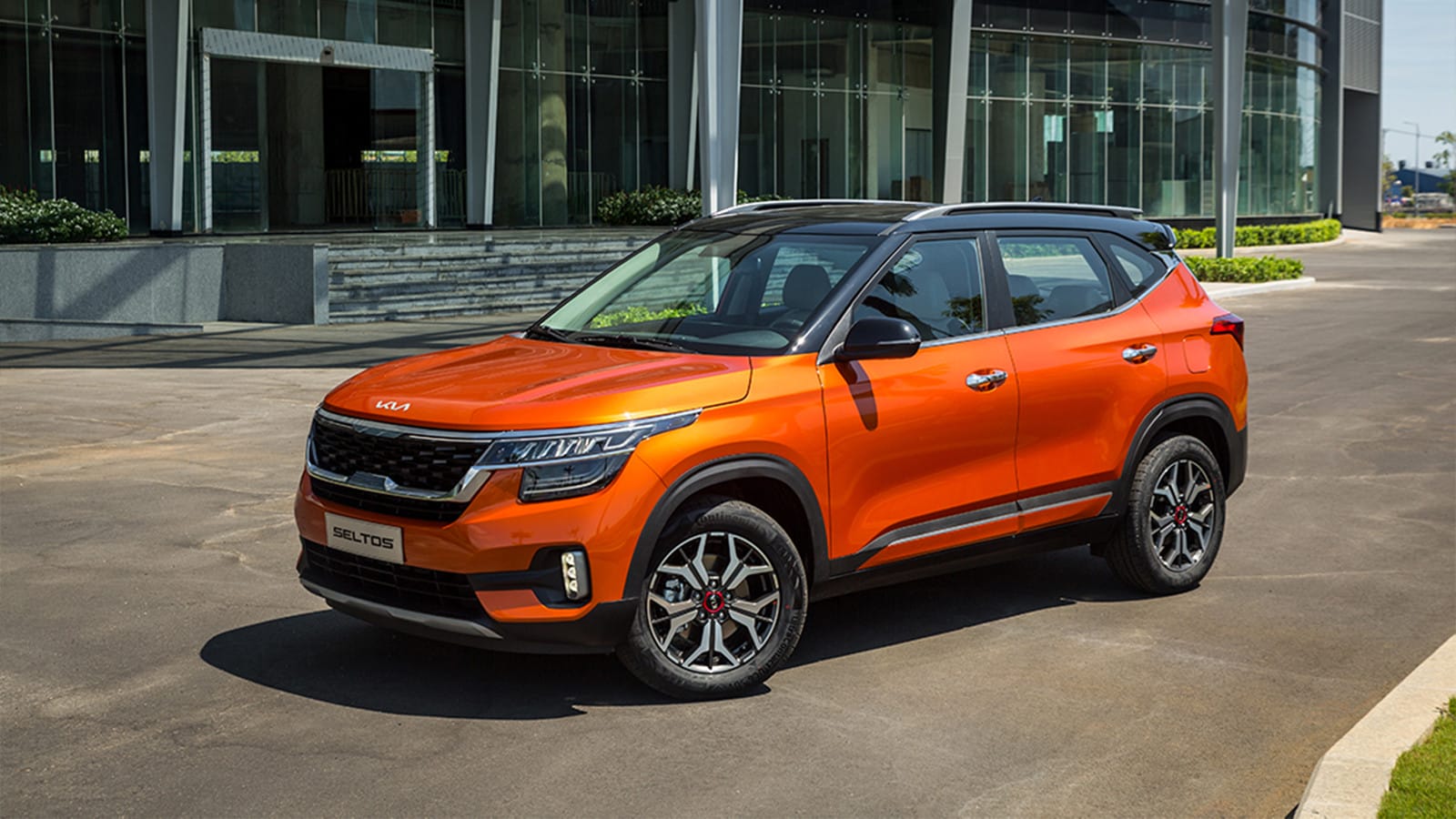 Kia Seltos 5 chỗ gầm cao nhìn từ bên hông