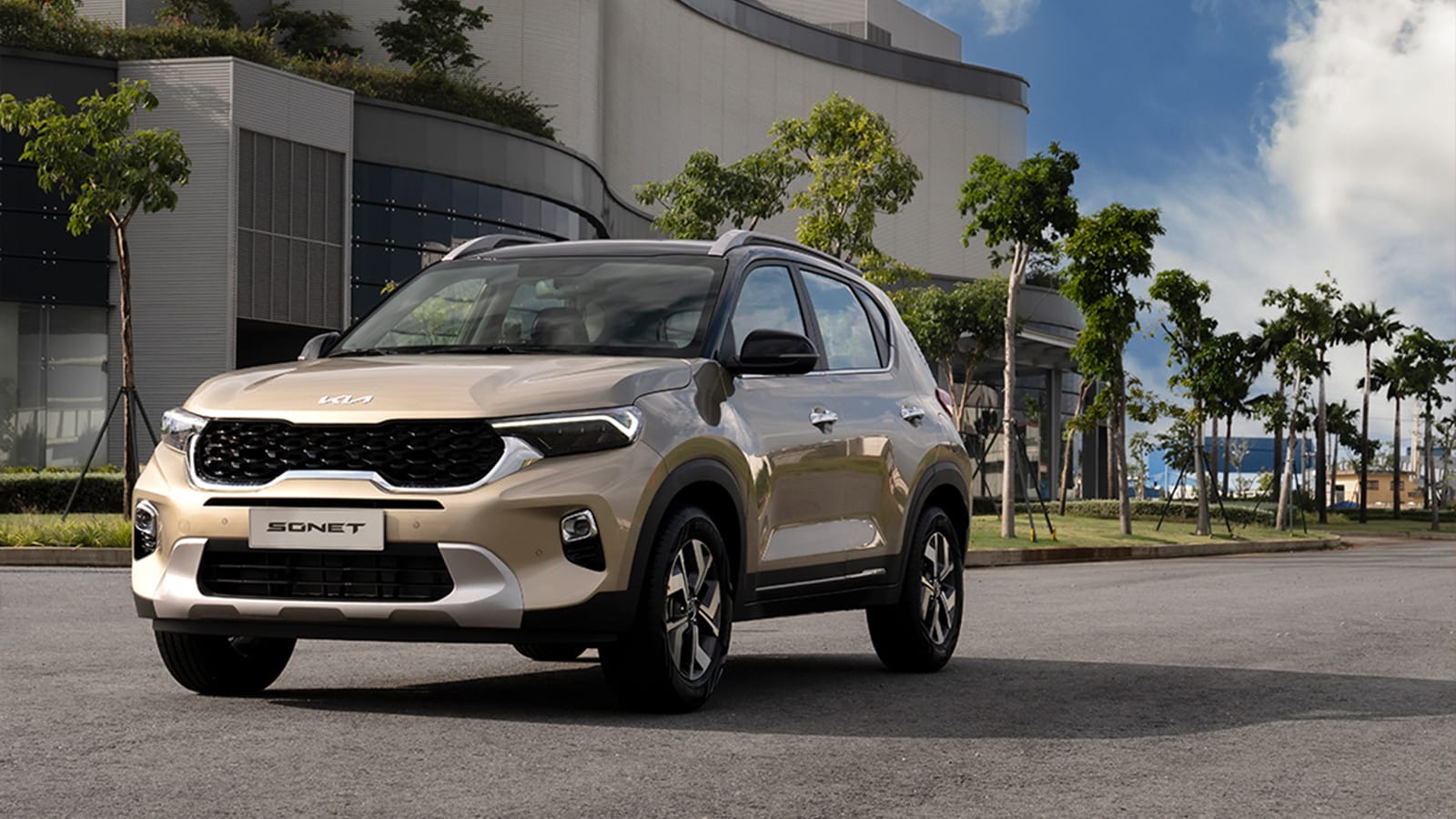 Kia Sonet 5 chỗ gầm cao màu trắng