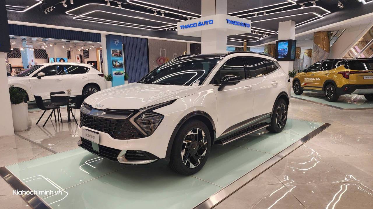 Kia Sportage màu trắng tinh khôi và sang trọng