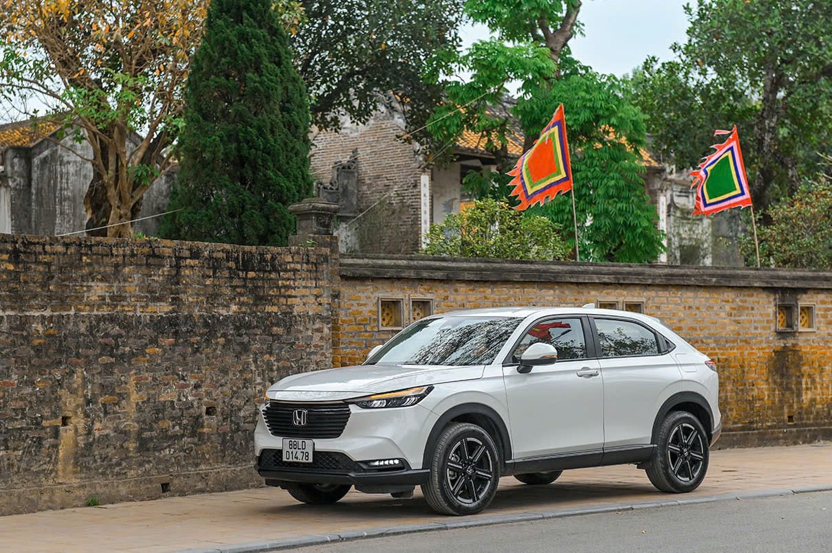 Kích thước tổng thể và đường nét bên hông của xe Honda HR-V gầm cao