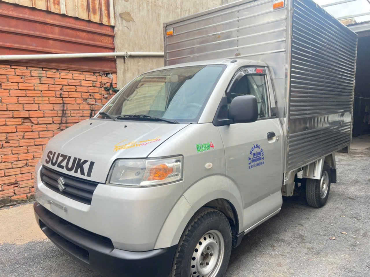 Kiểm tra động cơ xe tải Suzuki 750kg cũ