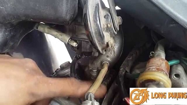 Kiểm tra hệ thống nhiên liệu xe để khắc phục xe bị hụt hơi