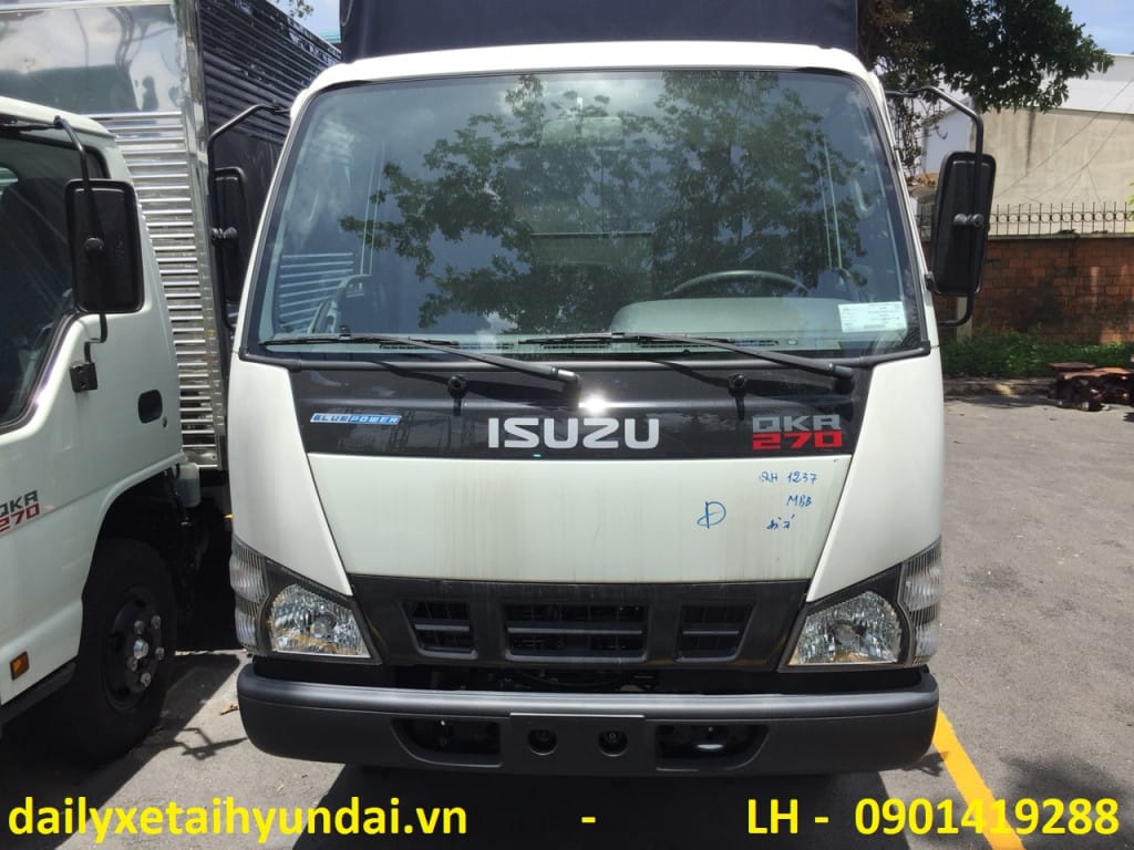 Kiểm tra khoang lái xe tải Isuzu 1.4 tấn