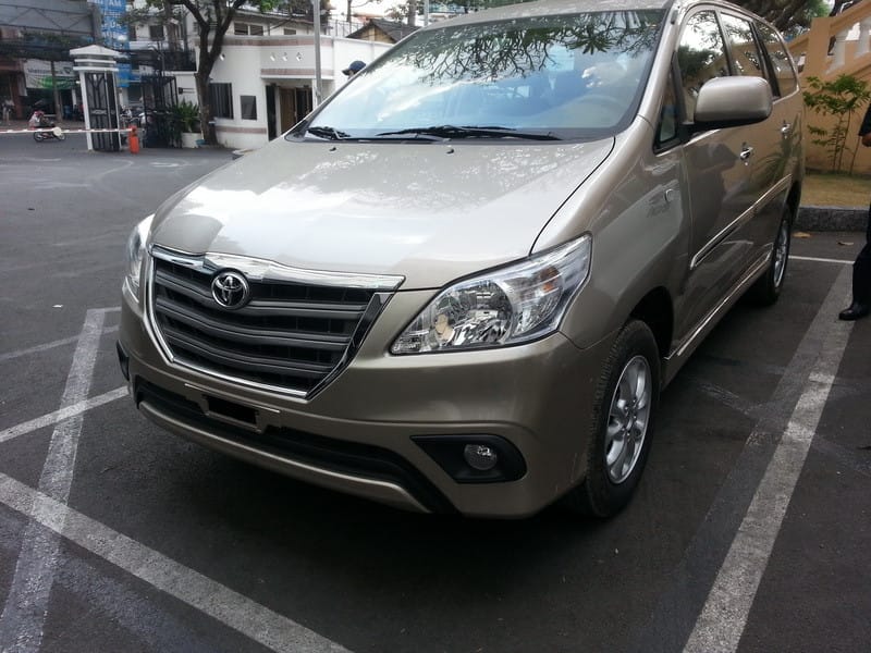 Kiểm tra kỹ lưỡng nội thất và các chi tiết xe 7 chỗ cũ giá rẻ