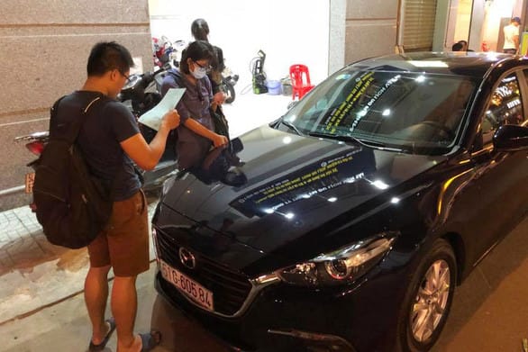 Kiểm tra kỹ lưỡng nội thất và ngoại thất xe trước khi thuê tự lái