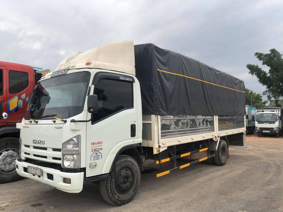 Kiểm tra xe Isuzu 5 tấn cũ