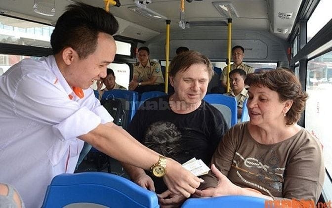 Kỹ năng giao tiếp tốt là yếu tố cần cho nghề phụ xe tải