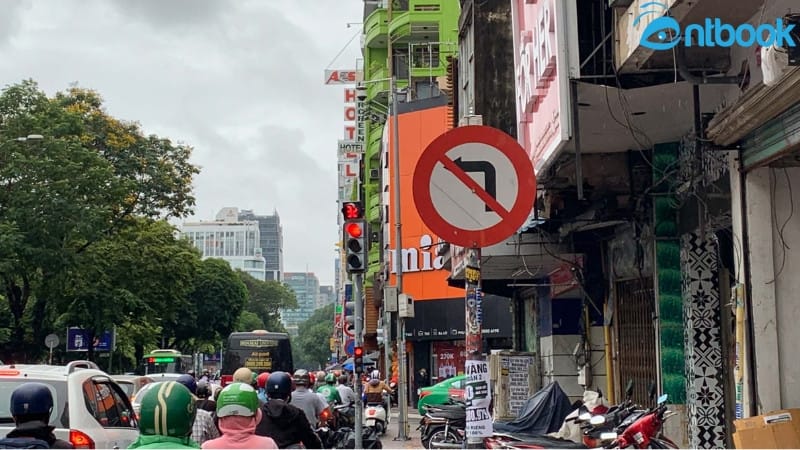 kỹ năng rẽ phải an toàn cho tài xế