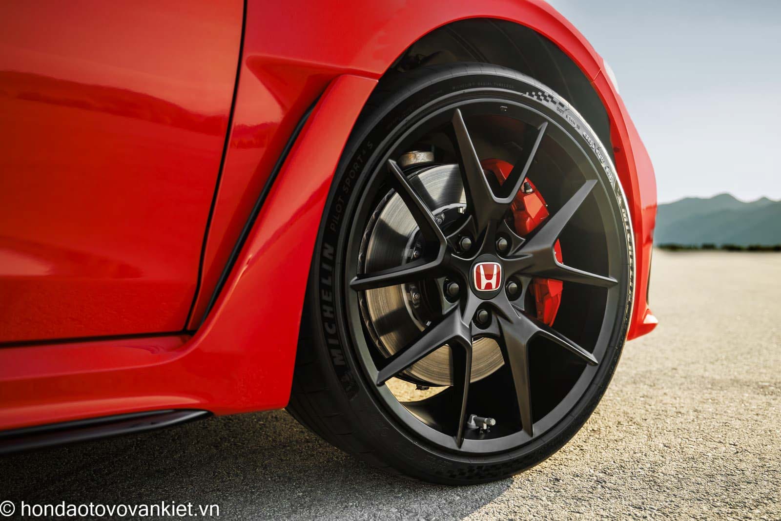 La-zăng 19 inch và phanh Brembo trên Honda Civic Type R