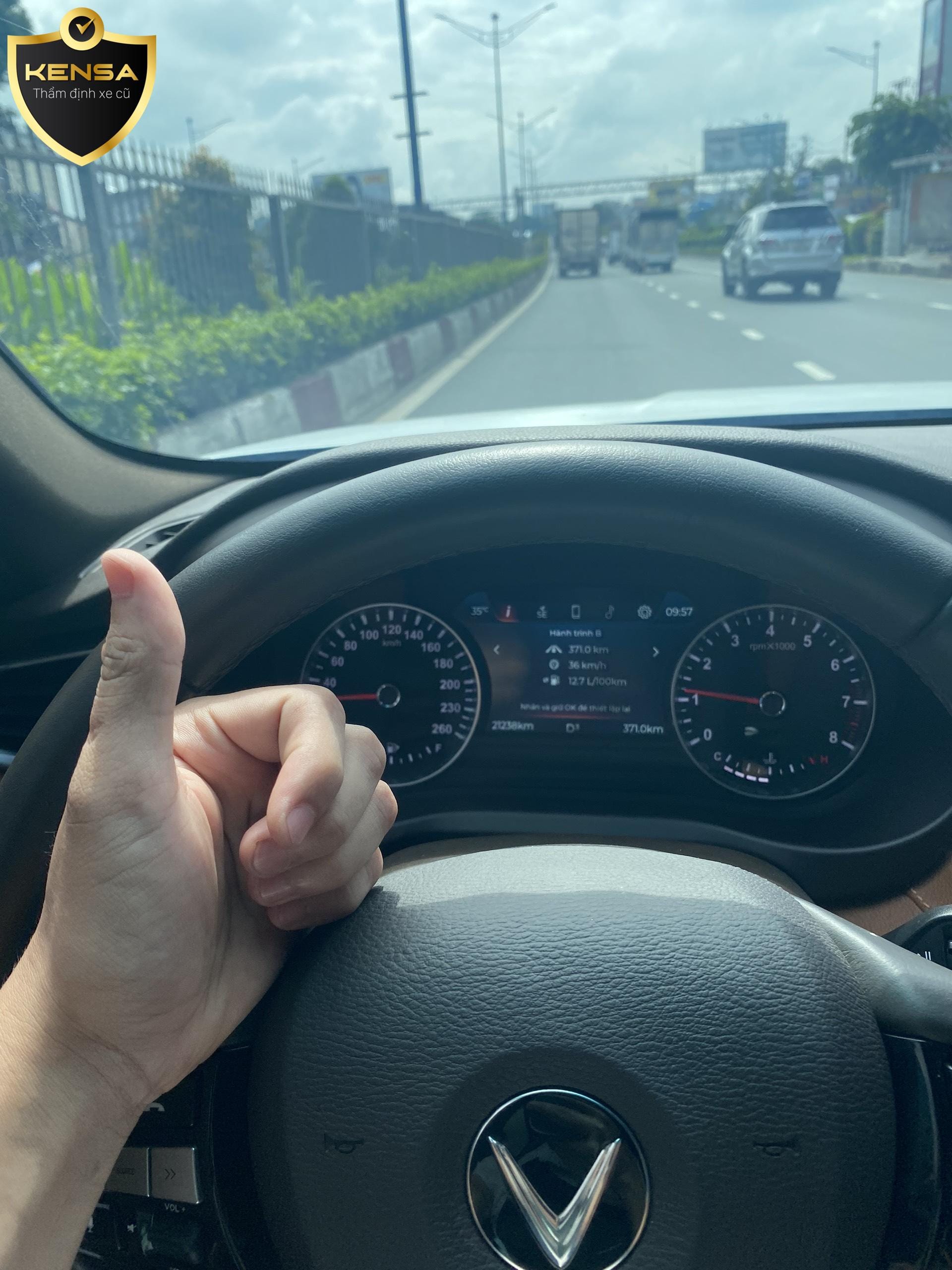Lái thử xe Vinfast Lux A 2.0 cũ trên đường cao tốc để kiểm tra khả năng vận hành và phát hiện lỗi do tai nạn