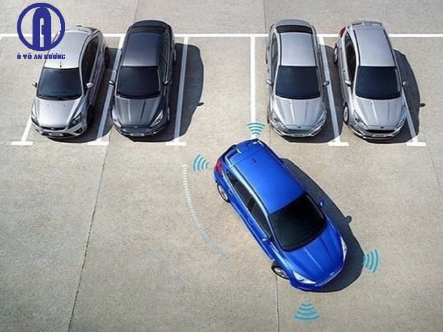 Lái xe chậm khi lùi để đảm bảo an toàn