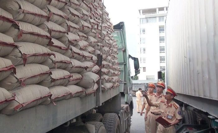 lai-xe-va-chu-xe-deu-bi-phat-khi-qua-tai Lái xe và chủ xe đều bị phạt khi xe quá tải