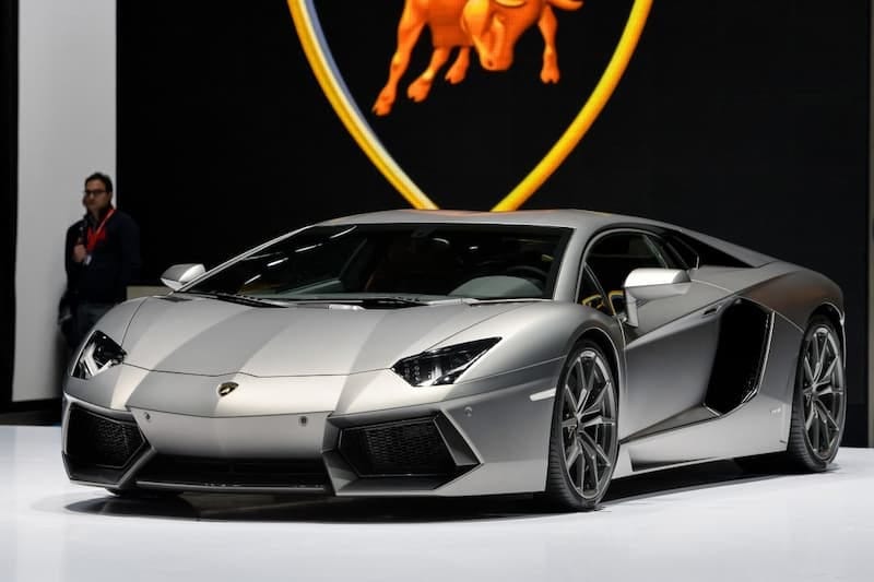 Lamborghini Aventador – siêu xe mạnh mẽ với phong cách thiết kế góc cạnh