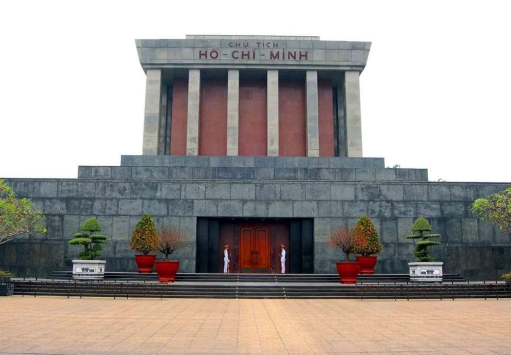 Lăng Bác là công trình uy nghi mang ý nghĩa ghi nhớ công ơn của Chủ Tịch Hồ Chí Minh