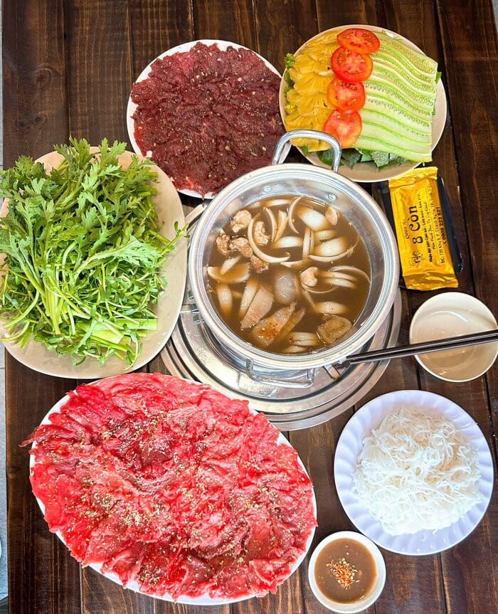 Lẩu bò nhúng mắm ruốc đậm đà, món ngon Bình Dương không thể bỏ qua
