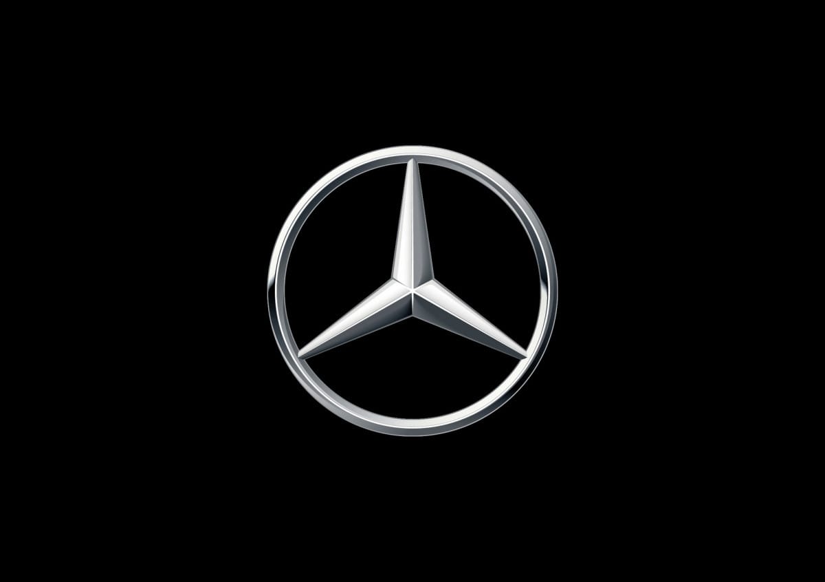 Logo Mercedes-Benz với ngôi sao ba cánh thể hiện khát vọng chinh phục