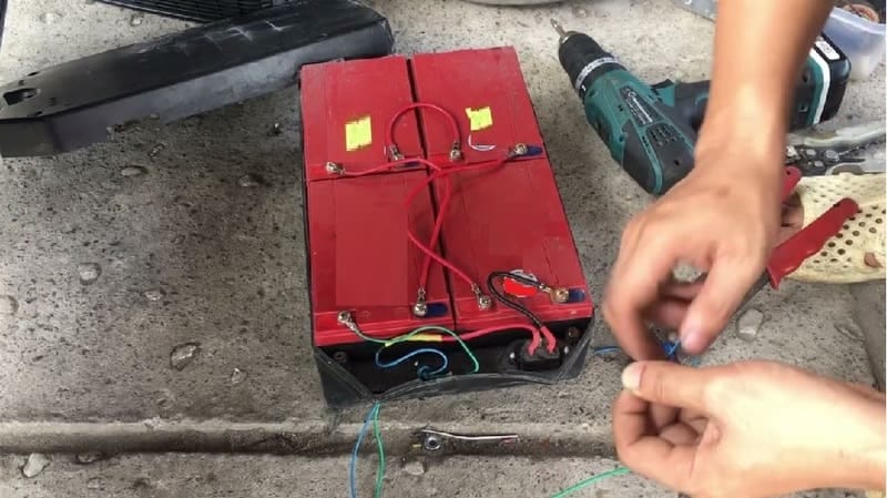 Lỗi điện áp ắc quy bất thường có thể khiến sạc xe điện báo đèn xanh dù pin chưa đầy.