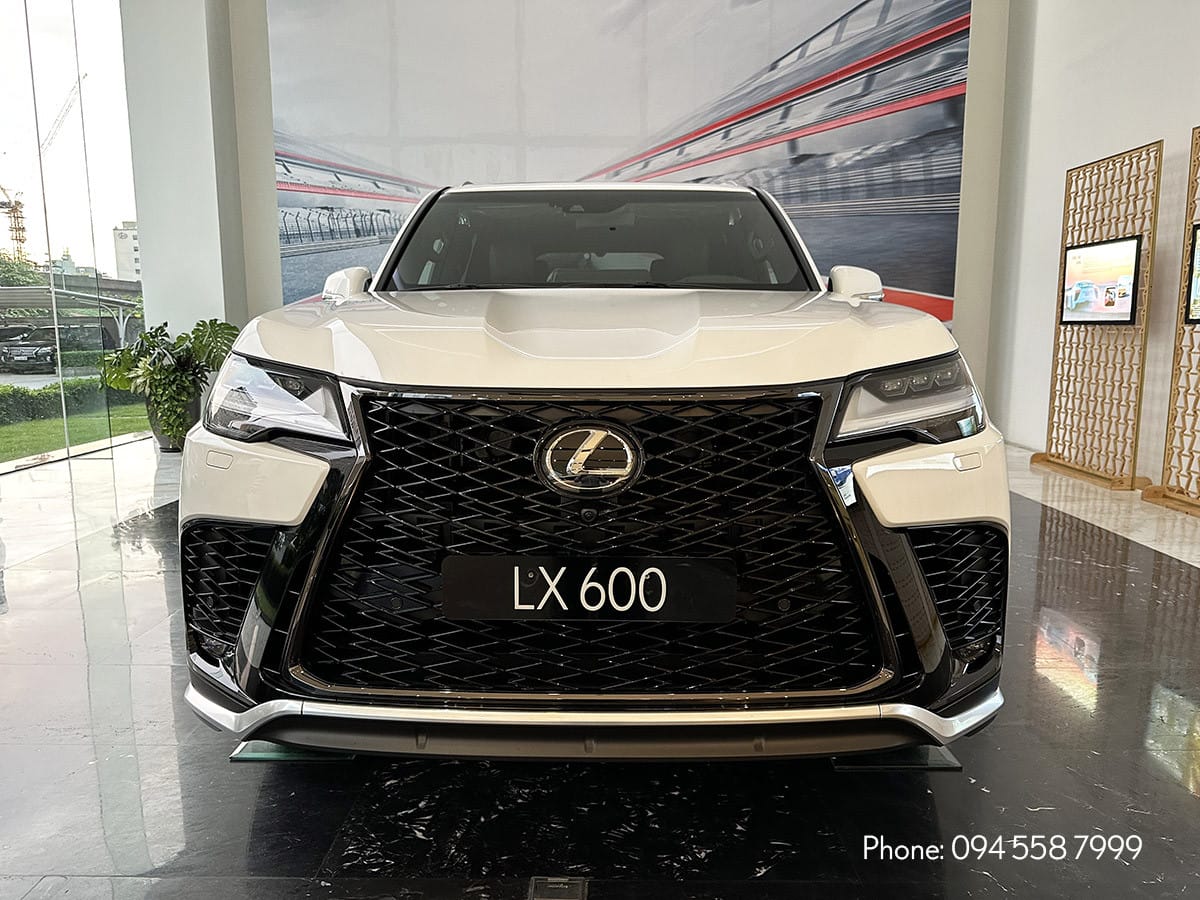 Lưới tản nhiệt trên phiên bản LX 600 F SPORT