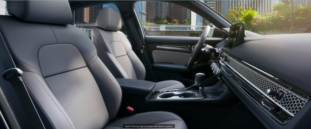 Màn hình giải trí 9 inch và nội thất sang trọng của Honda Civic RS Hybrid 2025
