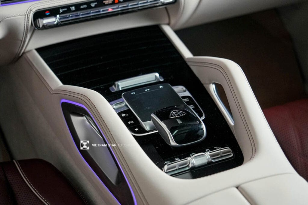 Màn hình giải trí phía sau của Mercedes Maybach GLS 600 4Matic