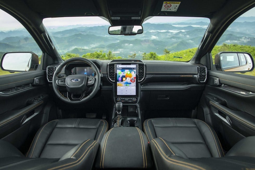 Màn hình giải trí trung tâm 12 inch trên Ford Ranger