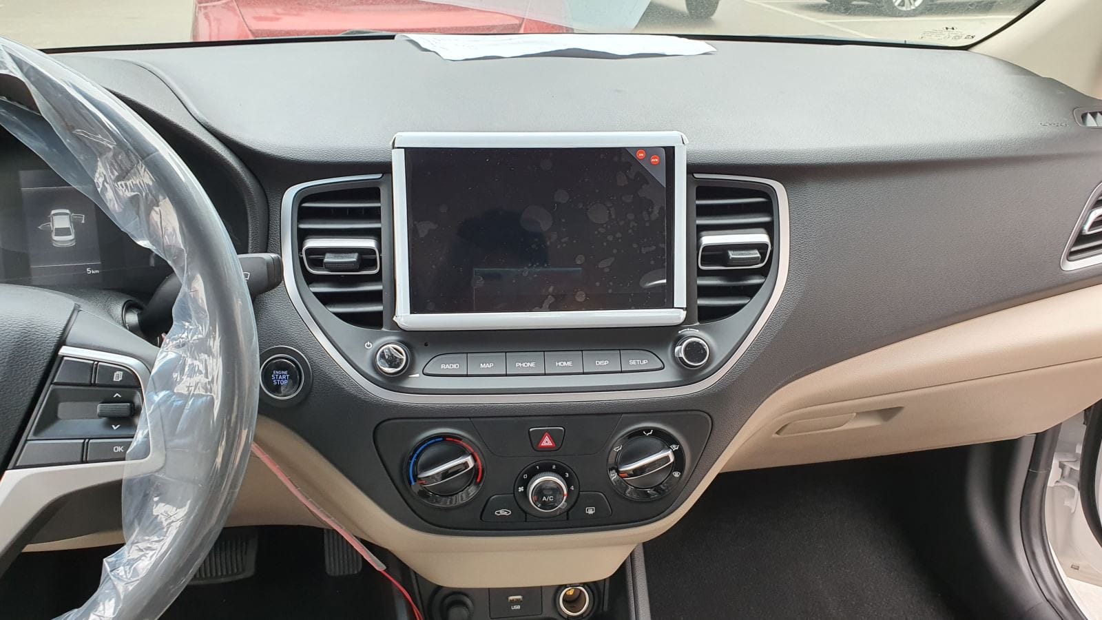 Màn hình giải trí trung tâm 8 inch trên Hyundai Accent 2022 AT tiêu chuẩn