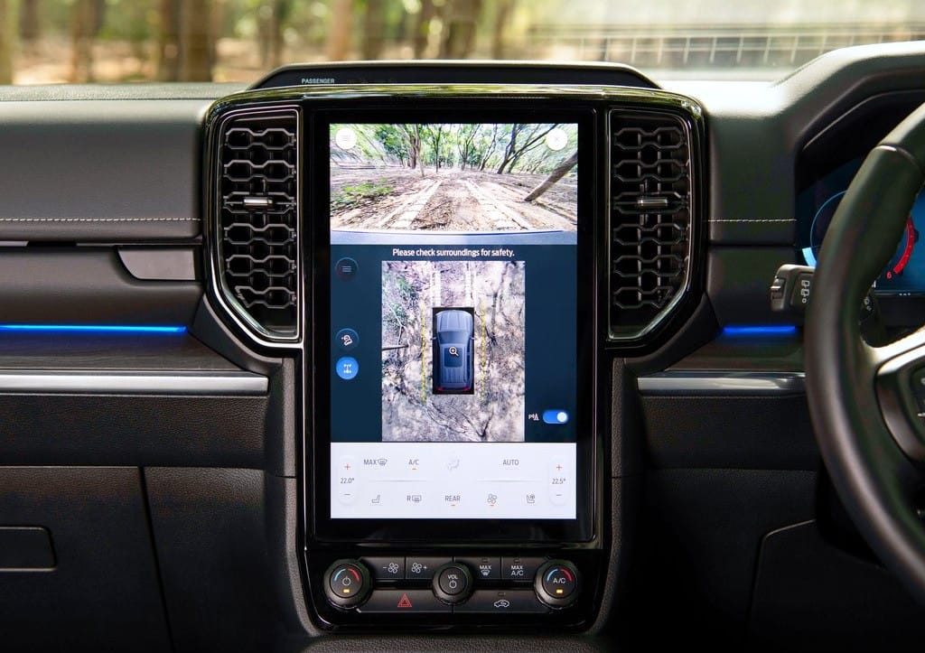 Màn hình giải trí trung tâm Ford Everest Titanium