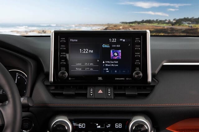 Màn hình giải trí trung tâm hiện đại của Toyota RAV4