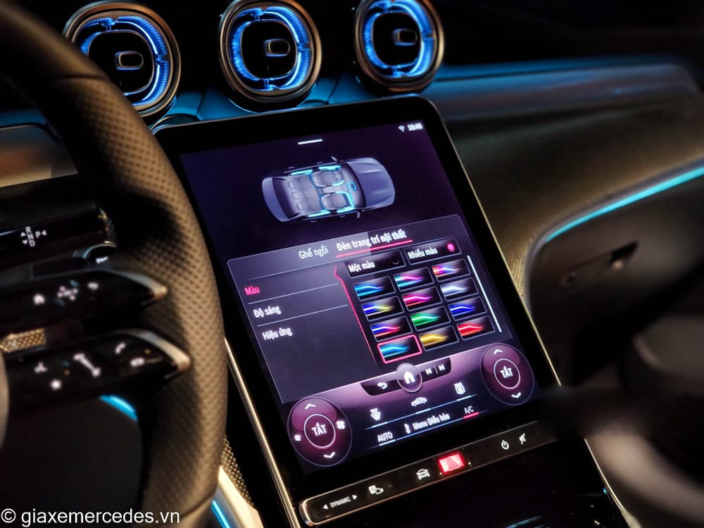 Màn hình trung tâm Mercedes C300 AMG