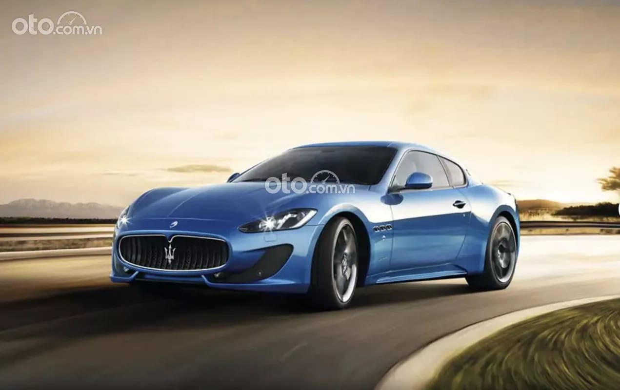Maserati GranTurismo Sport màu xám bạc, biểu tượng của đẳng cấp