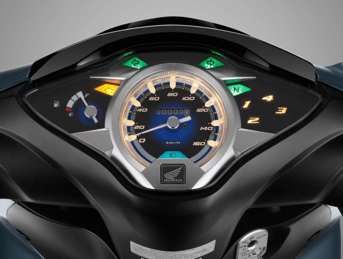 Mặt đồng hồ Honda Future 125 FI hiển thị đầy đủ thông số với thiết kế lấy cảm hứng từ xe hơi sang trọng.