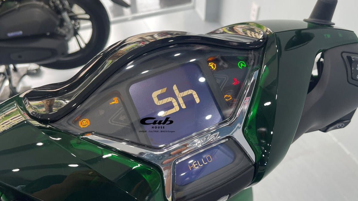 Mặt đồng hồ LCD hiện đại của SH Vetro Ý, hiển thị đầy đủ thông tin cho người lái