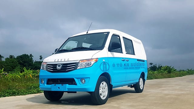 Mặt sau thùng hàng rộng rãi của xe tải van Kenbo 5 chỗ