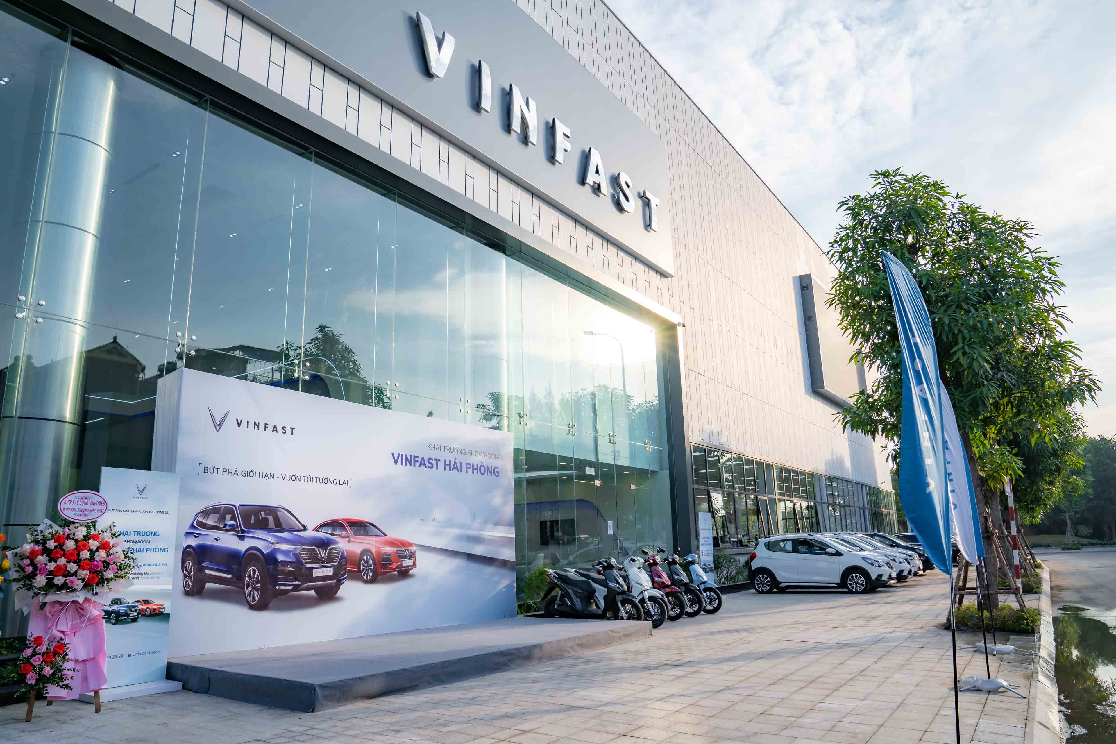 Mặt tiền hiện đại của showroom VinFast Hải Phòng với kiến trúc đặc trưng VinFast Future Blue