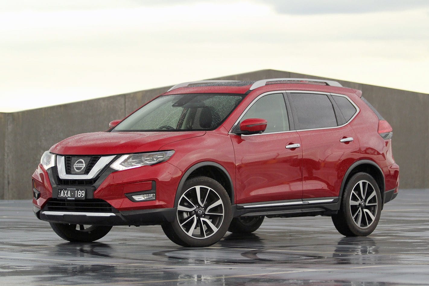 Mặt trước Nissan X-Trail 2019 mạnh mẽ