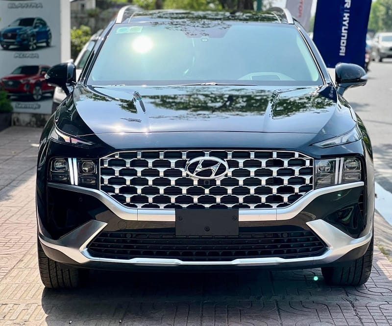 Mẫu Hyundai SantaFe 2024 màu Đen sang trọng, được nhiều khách hàng lựa chọn cùng với thông tin giá xe SantaFe 2024.