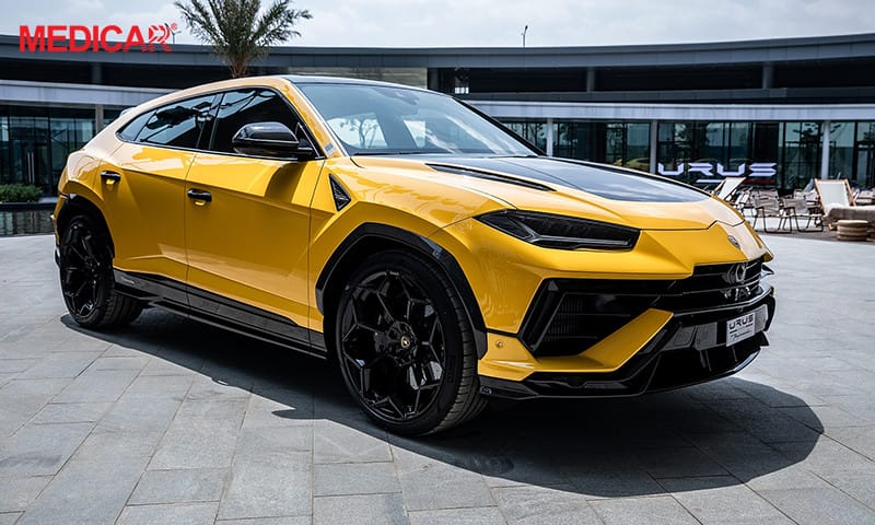 Mẫu SUV Lamborghini Urus màu vàng rực rỡ