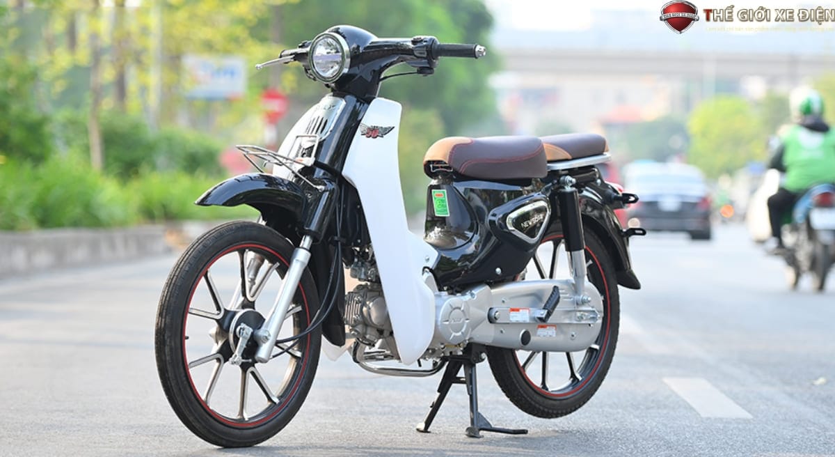 Mẫu xe Cub 50cc cổ điển, nhỏ gọn, phù hợp học sinh và người chưa có bằng lái