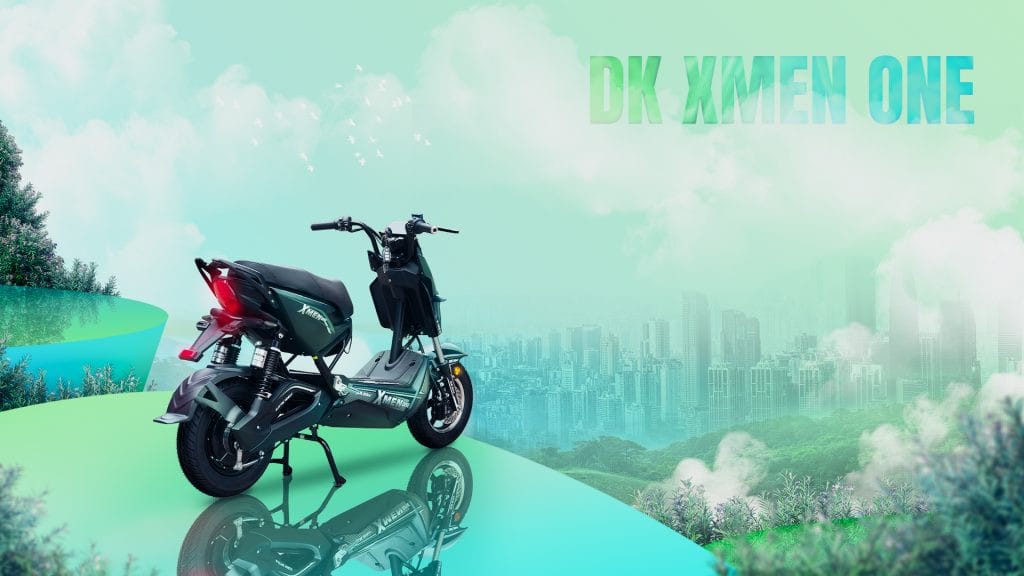 Mẫu xe điện 5 bình DKBike Xmen One đang di chuyển ngoài trời, tối ưu quãng đường đi.